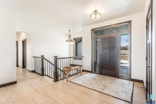 2212 S Saddle Ridge Dr, Sioux Falls, SD, 57110-6907 | Card Image