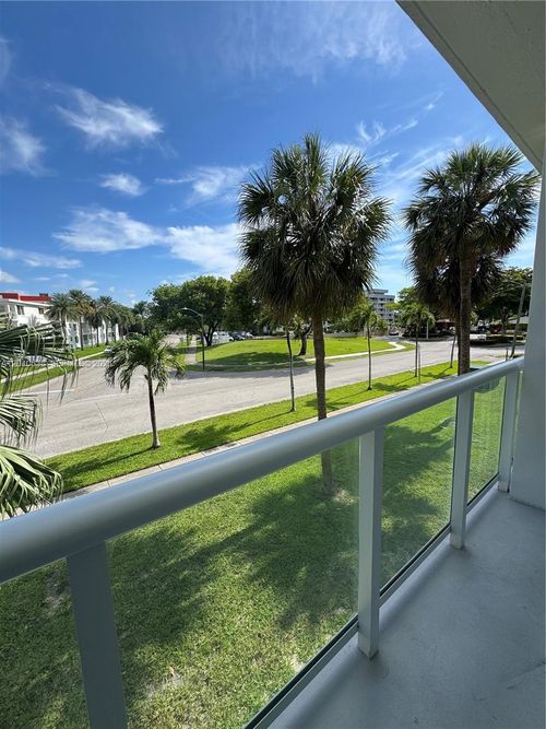 204-1600 Ne 114th St, Miami, FL, 33181-3427 | Card Image