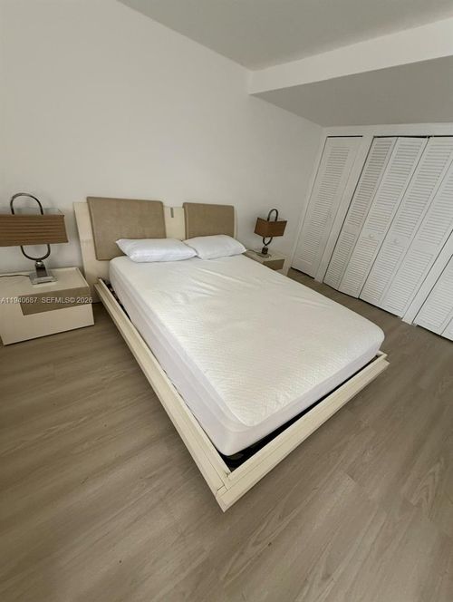 apt-3-2036 Ne 21st Ave, Fort Lauderdale, FL, 33305-2586 | Card Image