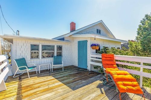 4 Anchor Ave, Newbury, MA, 01951-1301 | Card Image