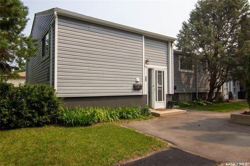 1625 Thompson Ave, Saskatoon, SK, S7N1Y2 | Card Image