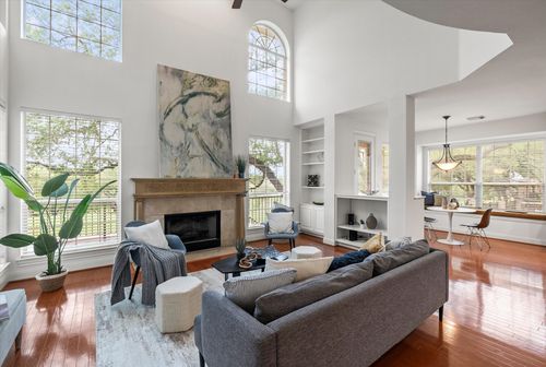 37 Waterfall Dr, The Hills, TX, 78738-1510 | Card Image