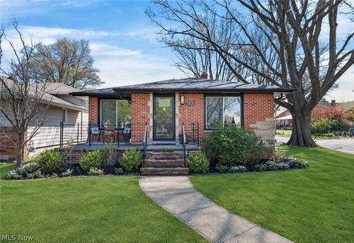 3105 W 155th St, Cleveland, OH, 44111-1032 | Card Image