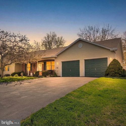 4 Hancock Dr, EAST BERLIN, PA, 17316-9211 | Card Image