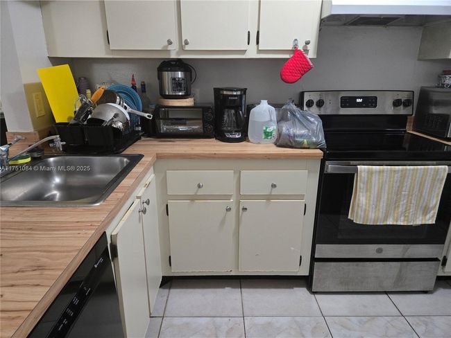 APT-202 - 10002 Winding Lake Rd, Condo with 2 bedrooms, 2 bathrooms and null parking in Sunrise FL | Image 9