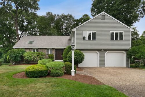29 Canavan Cir, Needham, MA, 02492-1143 | Card Image