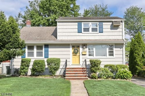 789 Briarcliff Ave, Maywood, NJ, 07607-1400 | Card Image