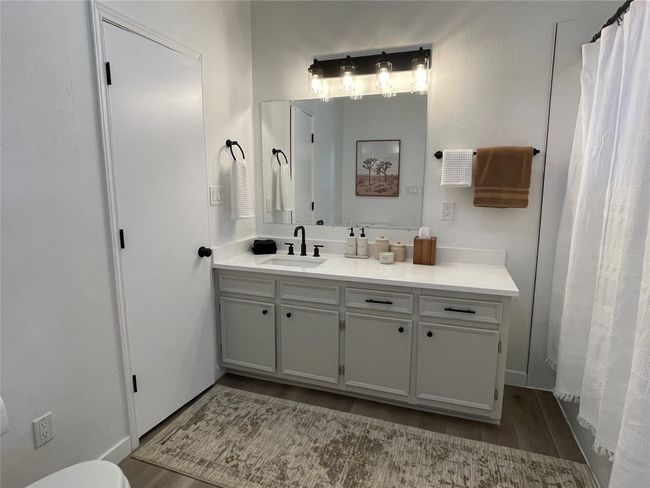 Primary Bathroom | Image 11