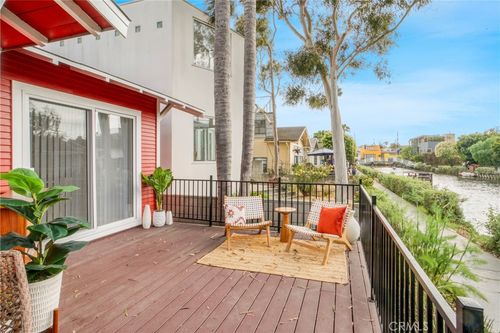 232 Howland Canal, Venice, CA, 90291-4511 | Card Image
