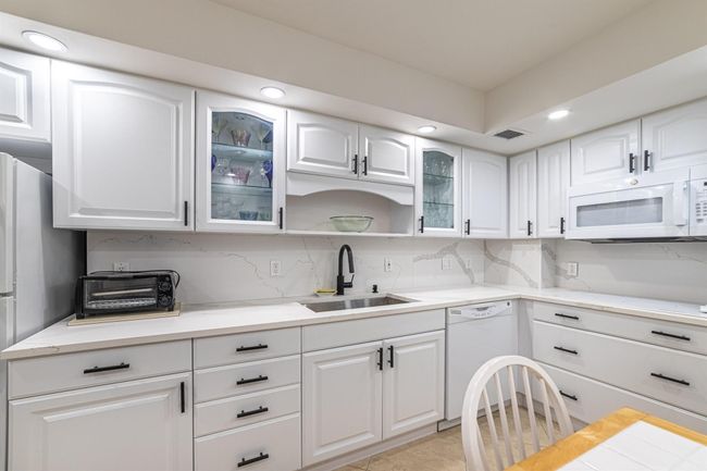 APT-401 - 3450 S Ocean Blvd, Condo with 2 bedrooms, 2 bathrooms and null parking in Palm Beach FL | Image 13