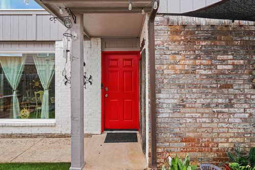 6747 S Creek Dr, Fort Worth, TX, 76133-5727 | Card Image