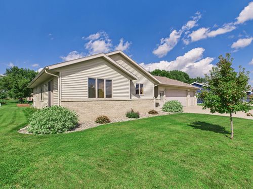 111 9th St Se, Freeport, MN, 56331-9040 | Card Image