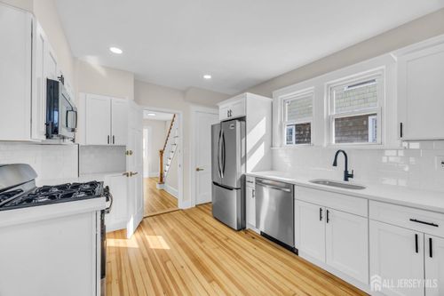 177 Bergen St, Woodbridge, NJ, 07095-1807 | Card Image