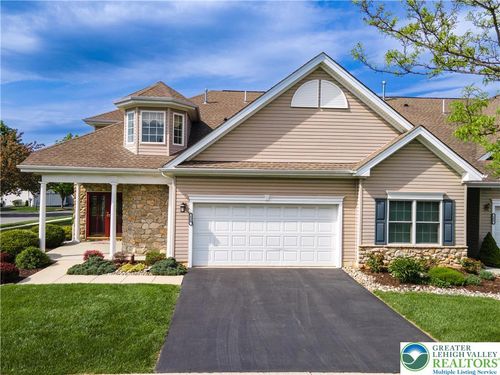 110 Moor Dr, Palmer Twp, PA, 18045-2182 | Card Image