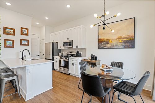 4103-1811 Webberville Rd, Austin, TX, 78721-1555 | Card Image