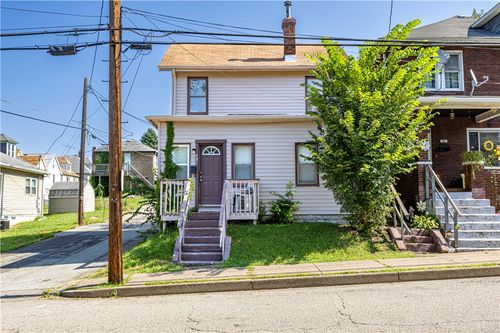 486 Mccargo St, New Kensington, PA, 15068-5423 | Card Image