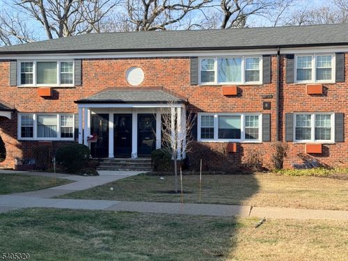 213 Pitney Pl, Morristown, NJ, 07960-6194 | Card Image