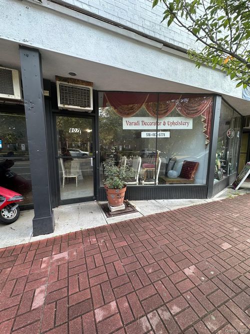 803 Middle Neck Road, North Hempstead, NY, 11024 | Card Image