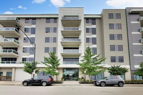 305-367 W Locust St, Chicago, IL, 60610-3041 | Card Image