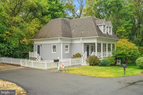 4111 Jones Bridge Rd, CHEVY CHASE, MD, 20815-6717 | Card Image