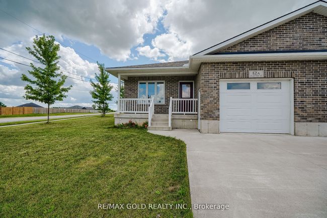 A - 12 Clayton St, House attached with 3 bedrooms, 3 bathrooms and 2 parking in Mitchell ON | Image 4