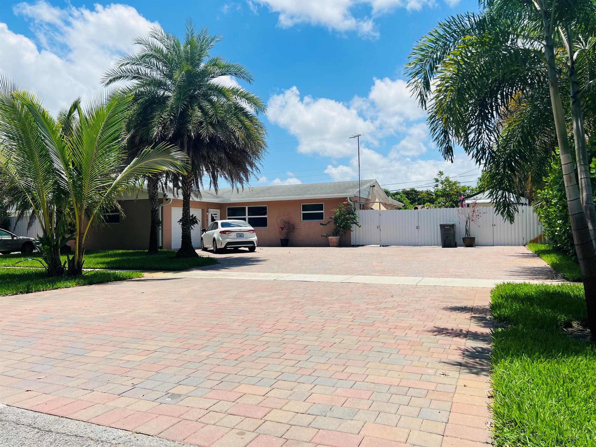 Linda Lou Dr, West Palm Beach, FL 33415