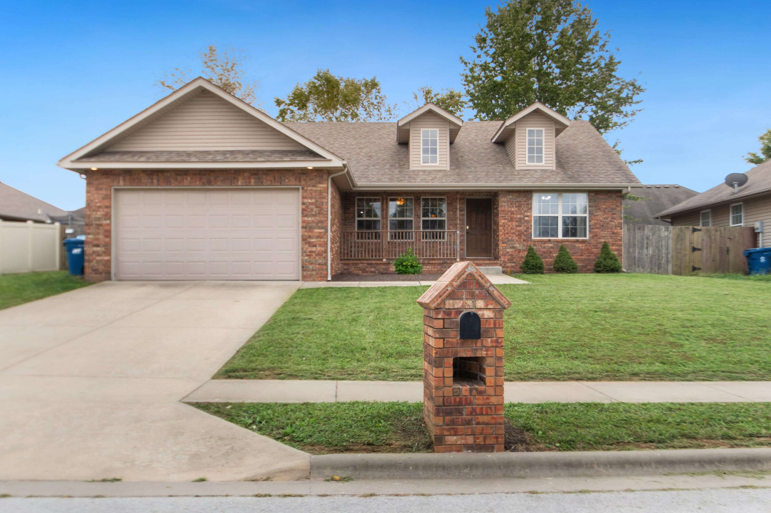 Linwood Ave, Nixa, MO 65714