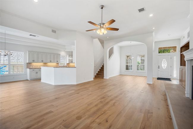 403 Hazeltine Dr, House other with 4 bedrooms, 3 bathrooms and 4 parking in Lakeway TX | Image 10