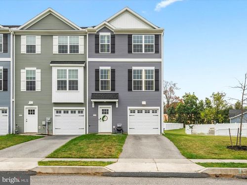 208 Overlook Dr, HANOVER, PA, 17331-8179 | Card Image