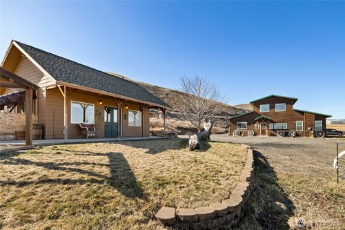 520 Blazing Sky Ln, Ellensburg, WA, 98926-9176 | Card Image