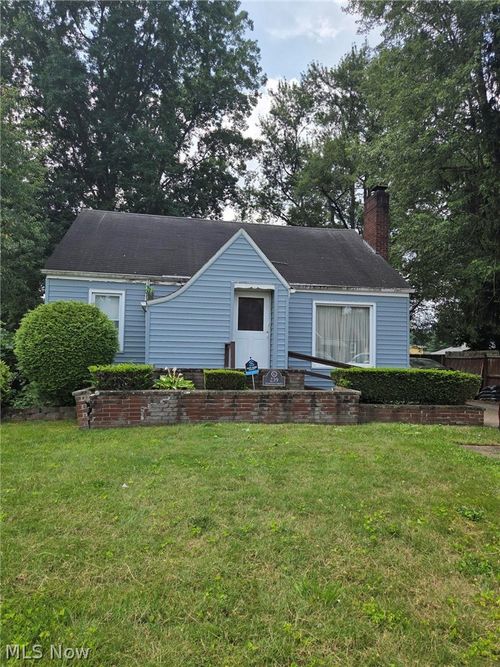 239 Gladstone St, Campbell, OH, 44405-1073 | Card Image