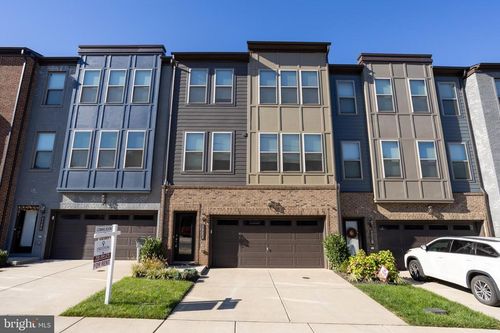 9882 Hopkins Loop, MANASSAS, VA, 20110-7831 | Card Image