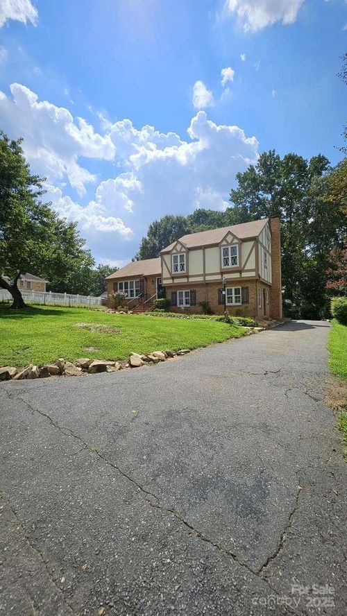 615 Braxfield Dr, Charlotte, NC, 28217-4013 | Card Image