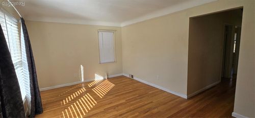 22475 Outer Dr, Dearborn, MI, 48124-4200 | Card Image