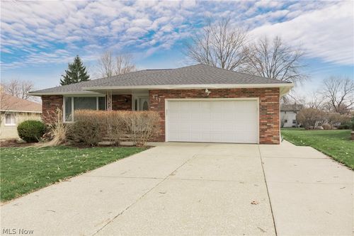 657 Lander Dr, Highland Heights, OH, 44143-2040 | Card Image