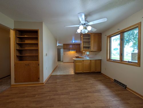 175 E 4th St, Cottonwood, MN, 56229-2267 | Card Image