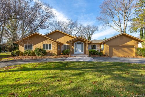 79 Meadow Woods Rd, Great Neck, NY, 11020-1330 | Card Image