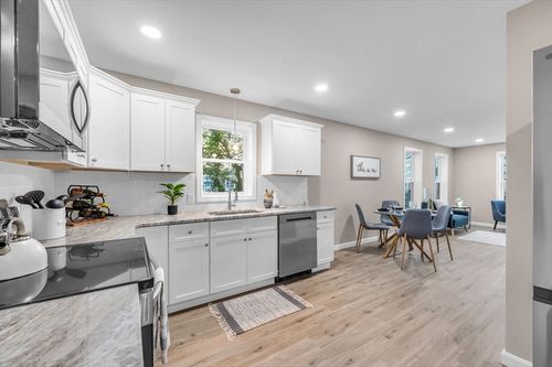 121-123-121 Putnam Cir, Springfield, MA, 01104-1348 | Card Image