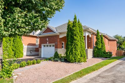 9 Burgundy Crt, House other with 3 bedrooms, 3 bathrooms and 4 parking in Whitby ON | Image 3