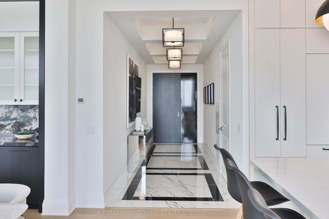 2201 - 2007 James St, Condo with 3 bedrooms, 2 bathrooms and null parking in Burlington ON | Image 5