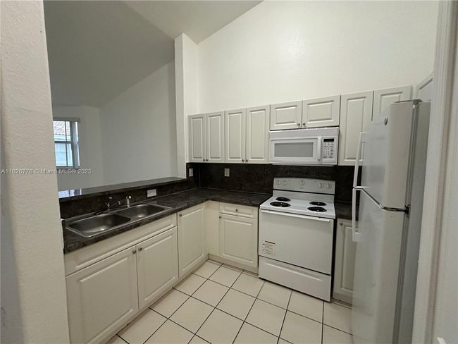 UNIT-206 - 1661 Se 29 Th Ct, Condo with 2 bedrooms, 2 bathrooms and null parking in Homestead FL | Image 4