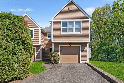 607 Brookhaven Ln, Woonsocket, RI, 02895-2767 | Card Image