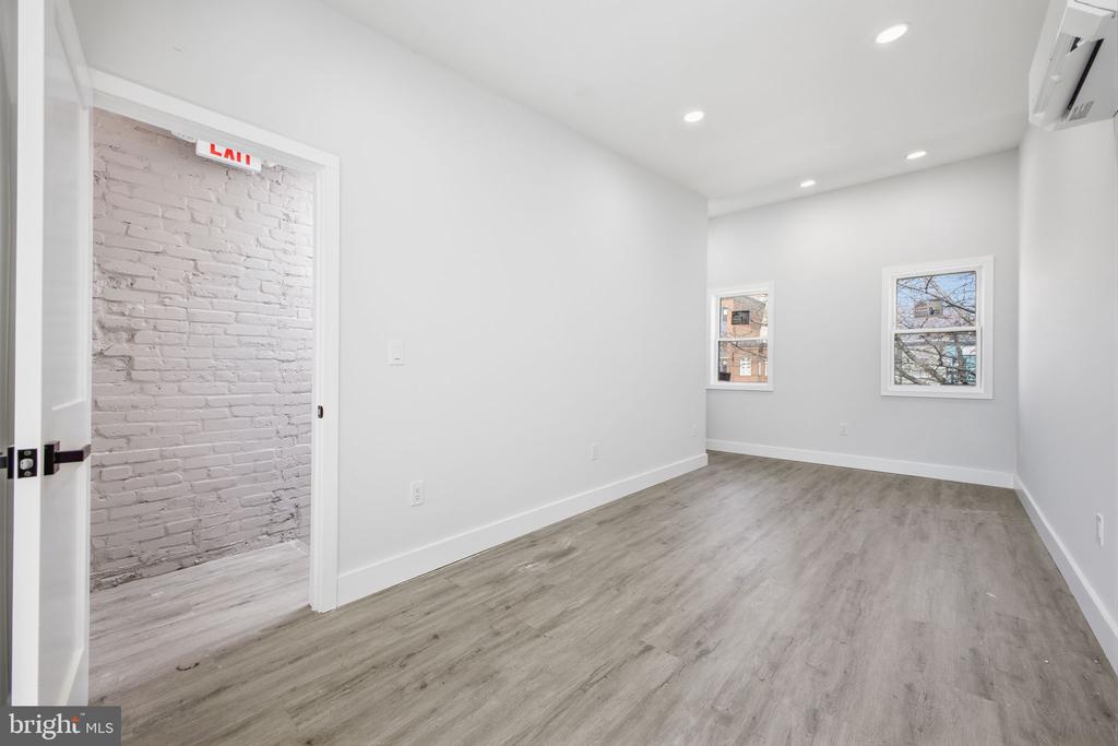 Commercial Sale in WASHINGTON 2