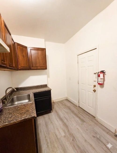1st-20 N 7th St, Paterson, NJ, 07522-1125 | Card Image
