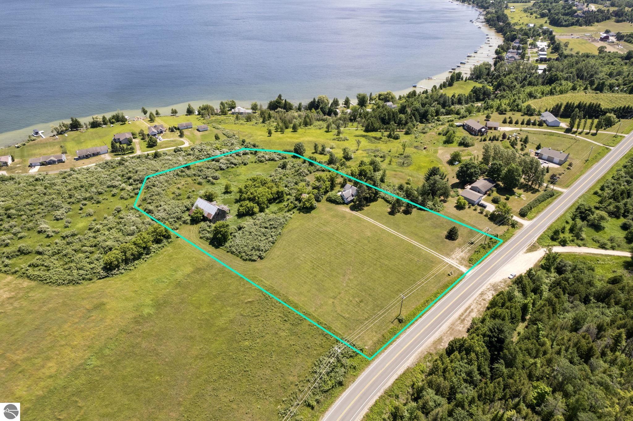 Lake Shore Dr, Cedar, MI 49621