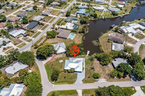 202 Bay St, Port St. Lucie, FL, 34952-1316 | Card Image
