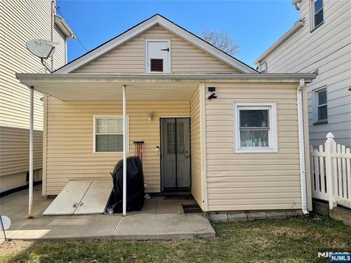 82-84 Maple Ave, Wallington, NJ, 07057-1138 | Card Image