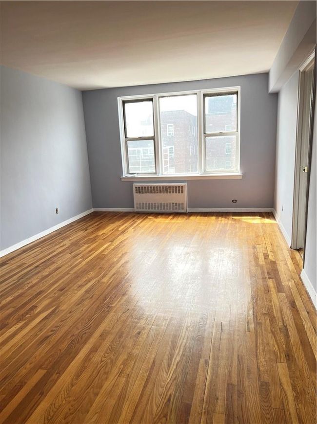 APT-3H - 300 N Broadway, Home with 2 bedrooms, 1 bathrooms and null parking in Yonkers NY | Image 9