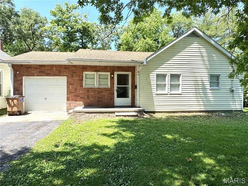 405 S Van Buren St, Litchfield, IL, 62056-2256 | Card Image