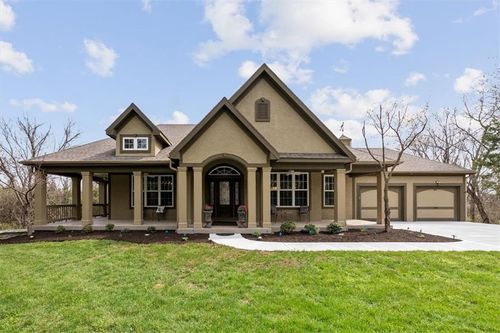 9885 Edgerton Rd, De Soto, KS, 66018-9041 | Card Image